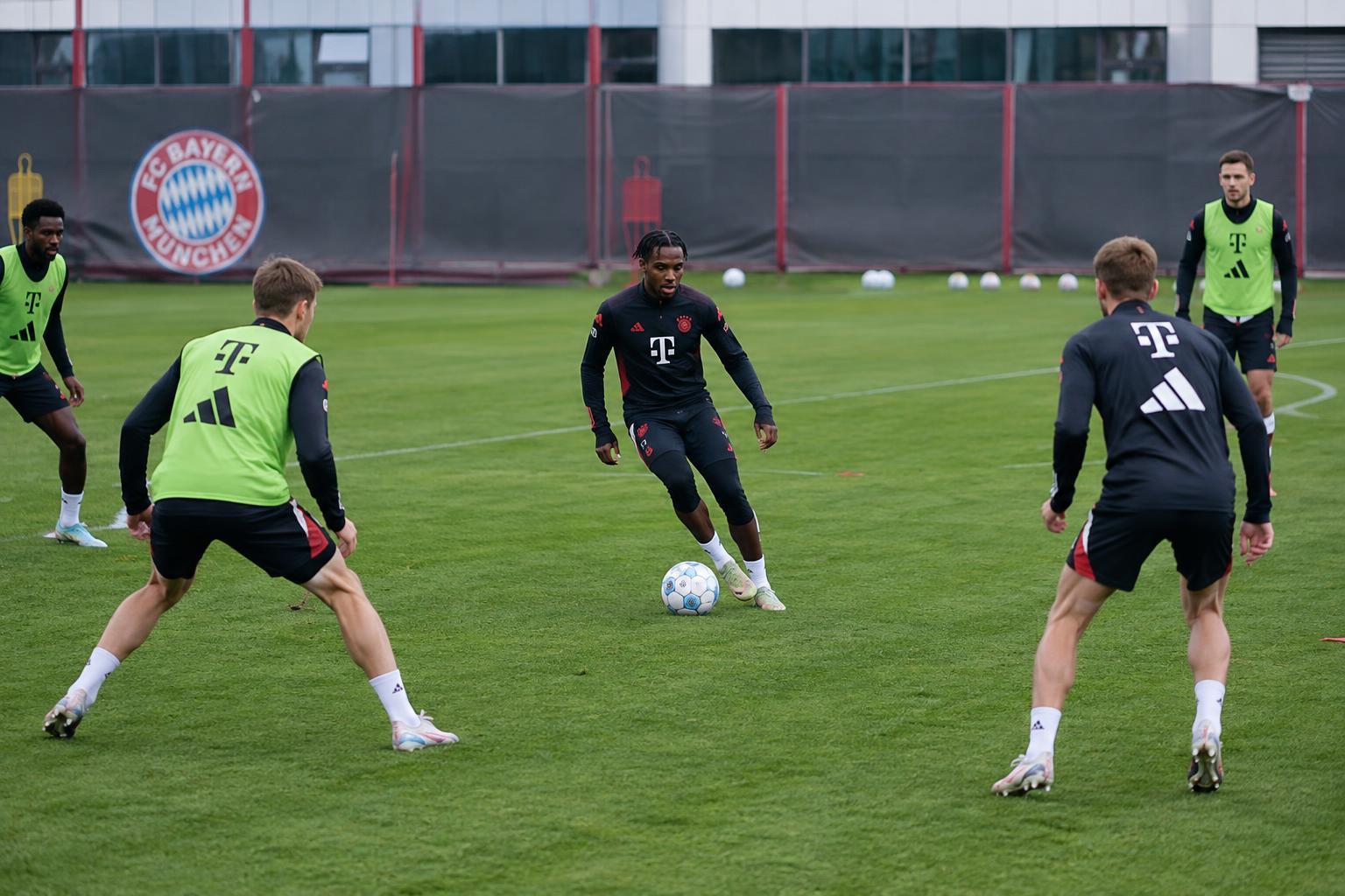 Olise belül, Davies kívül: a Bayern így ütötte ki Schäferék Unionját – illusztráció